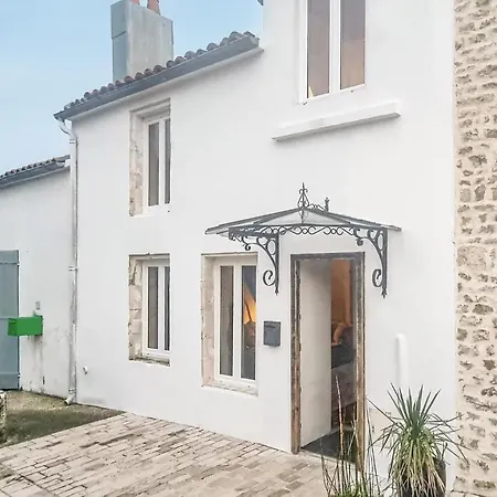 1 Bedroom Beautiful In Lhoumeau