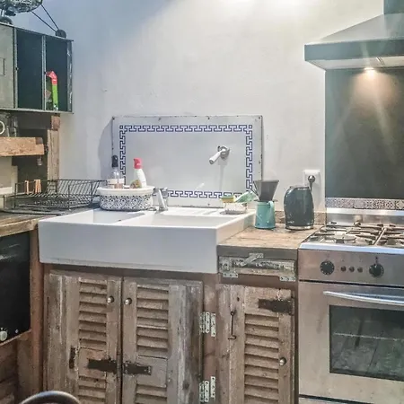 1 Bedroom Beautiful In Lhoumeau Prázdninový dům L'Houmeau