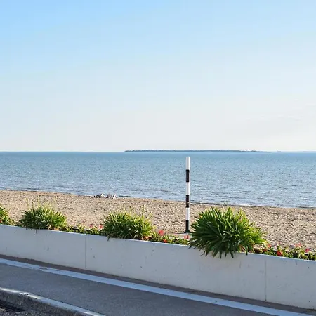 1 Bedroom Beautiful In Lhoumeau