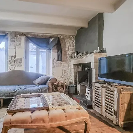 1 Bedroom Beautiful In Lhoumeau Prázdninový dům L'Houmeau