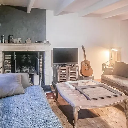 1 Bedroom Beautiful In Lhoumeau Feriehus